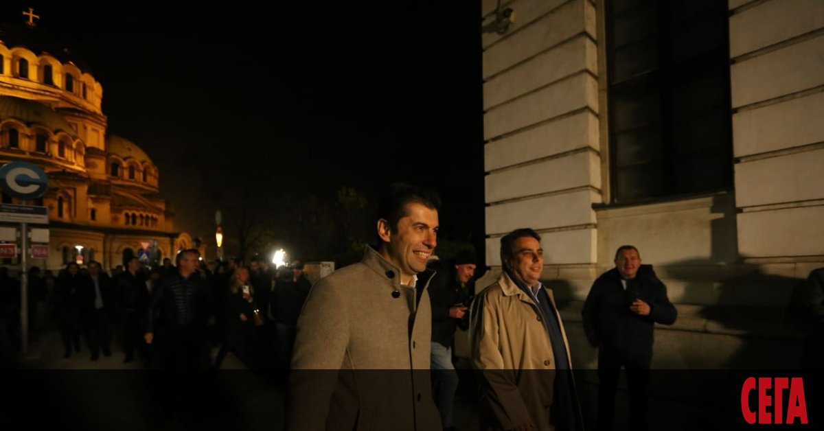 Продължаваме промяната е първа политическа сила, 121 депутати ще се