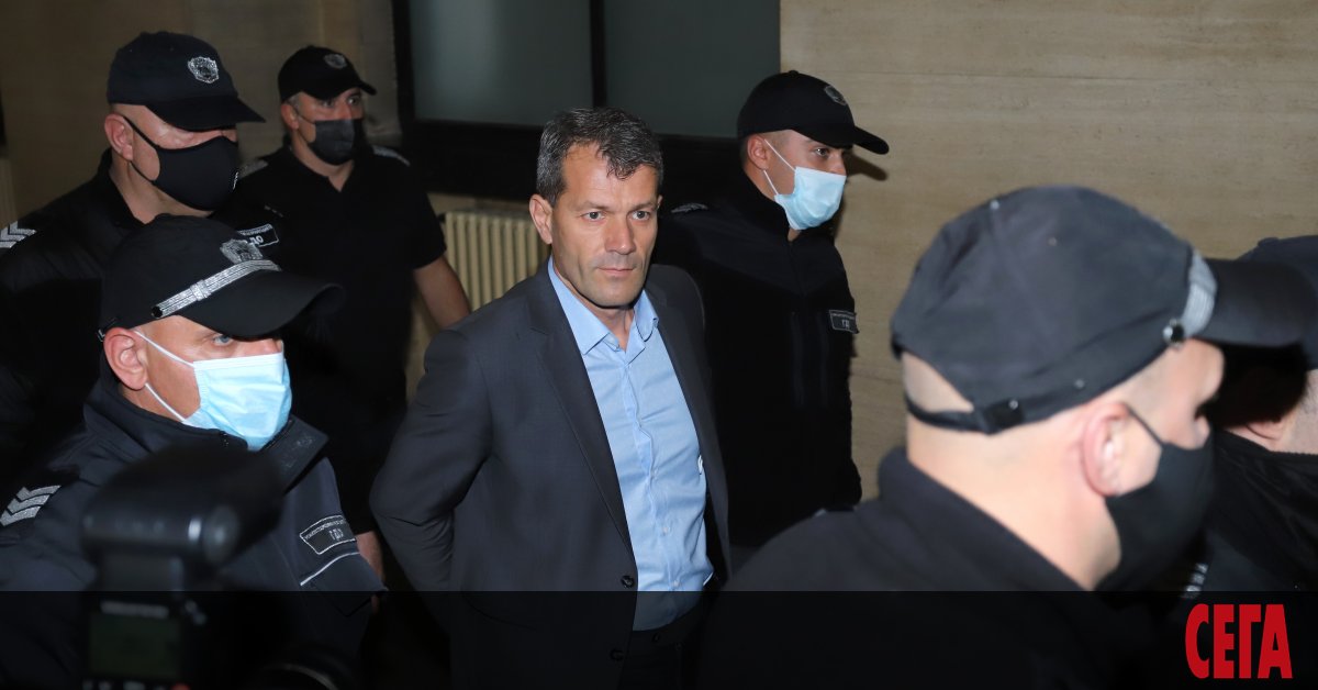 Кандидатът за президент Боян Станков, самонарекъл се Расате, излиза от ареста