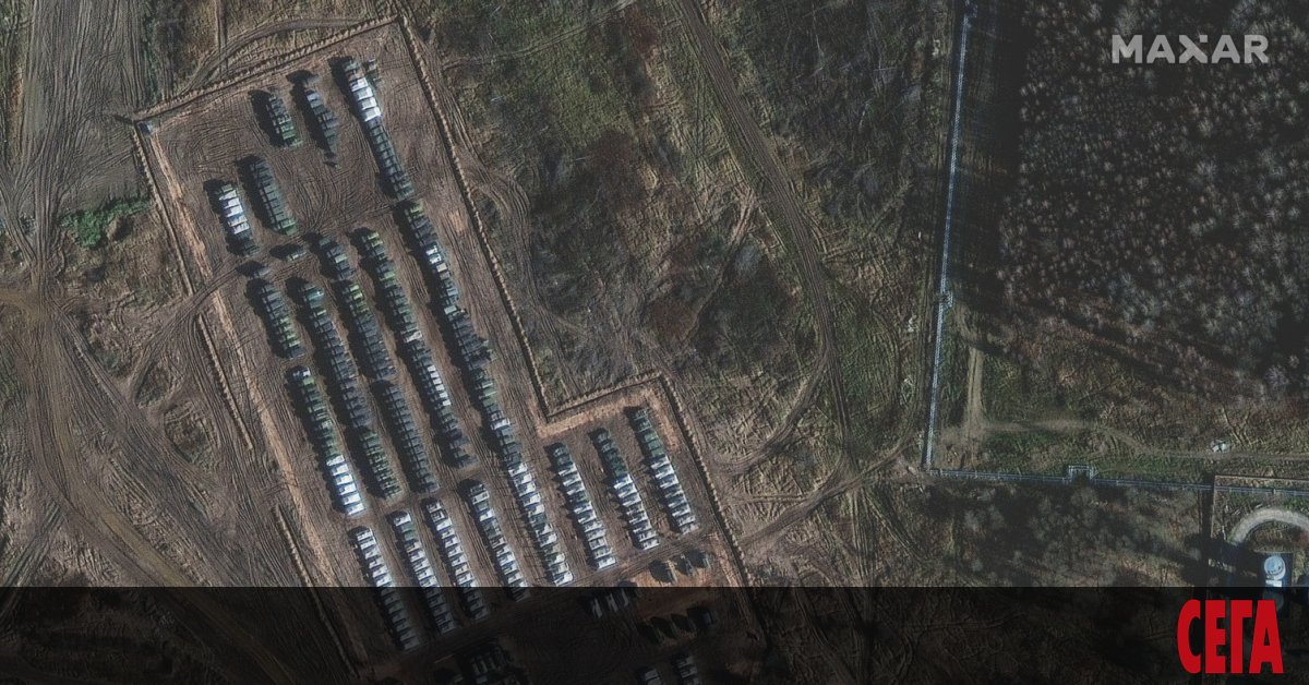 Нови сателитни снимки, направени в понеделник, потвърждават, че Русия отново струпва войски и военно