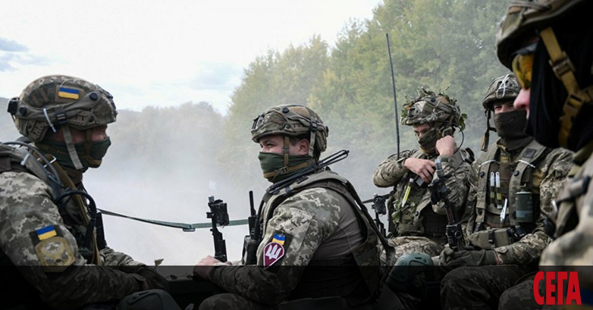 Русия е концентрирала над 92 000 войници близо до границите на Украйна и се готви