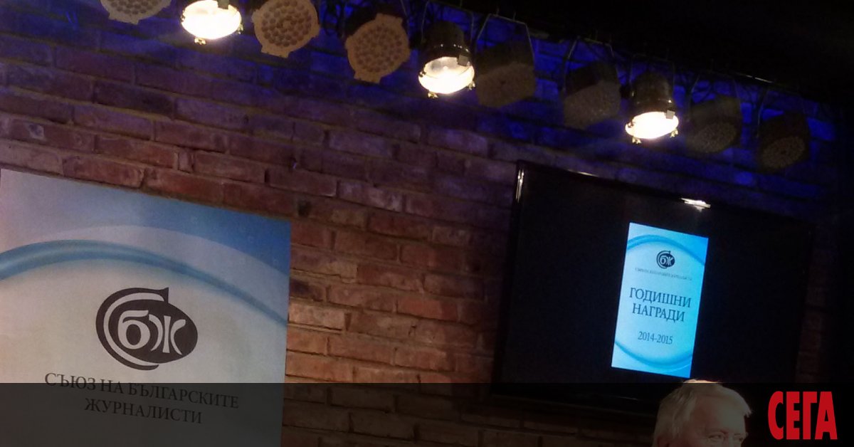 Внучката ми в Малта следи бавните пеперуди на снега, който