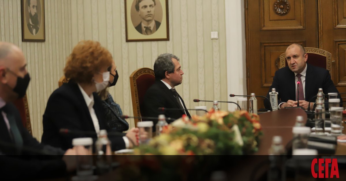 Днес е вторият ден, в който президентът Румен Радев провежда