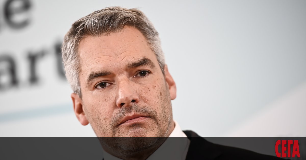 Управляващата в Австрия партия избра министъра на вътрешните работи Карл
