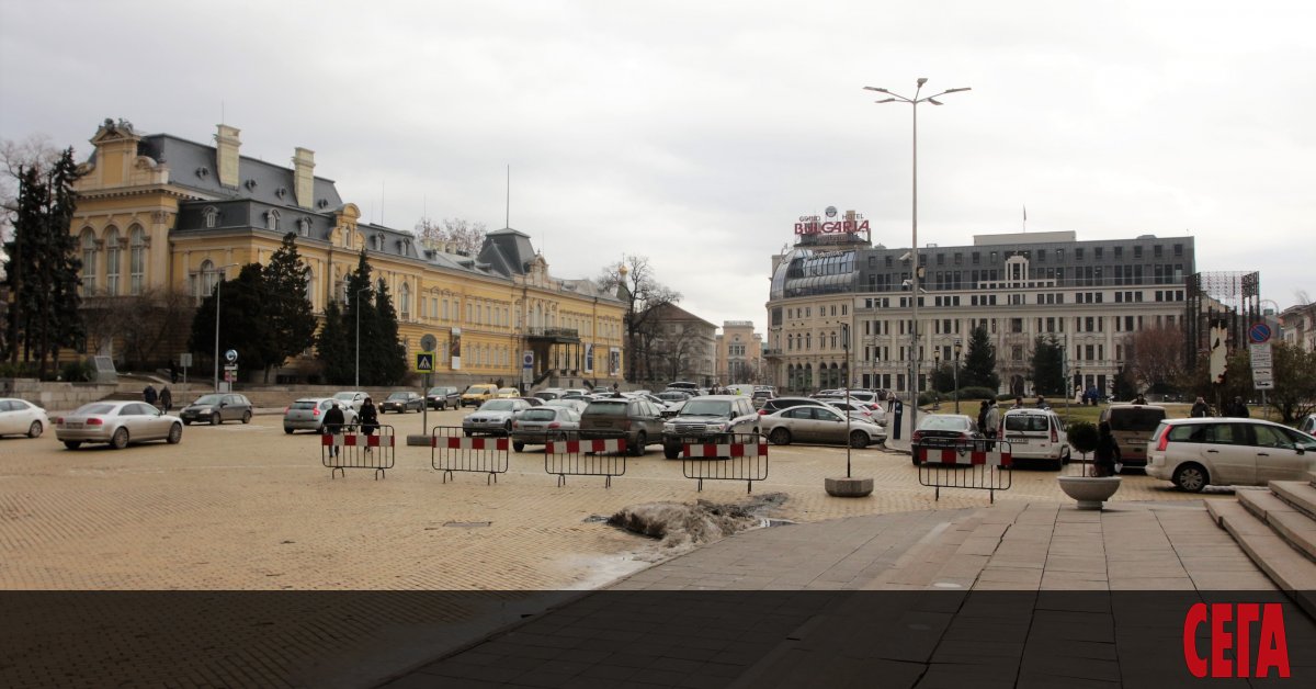Полицаи са задържали мъж с граната в центъра на София, на
