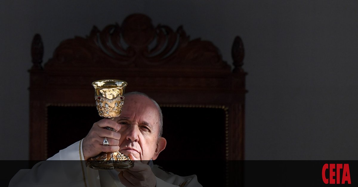 Папа Франциск пристига днес на тридневно посещение в Гърция, след визитата си