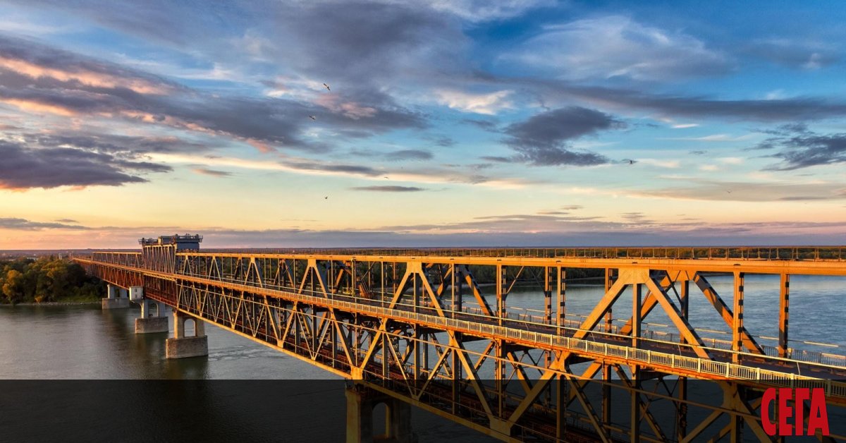 Не мостове, а нов ферибот ще има между българския и