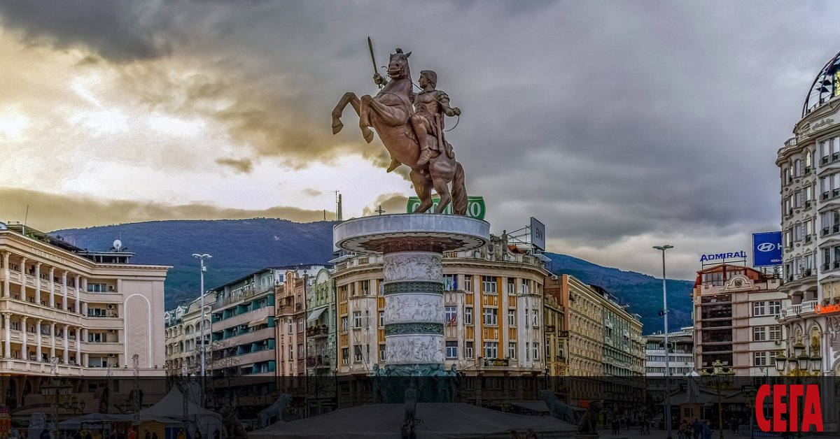 Парламентът на РС Македония продължава заседанието от вчера, в което