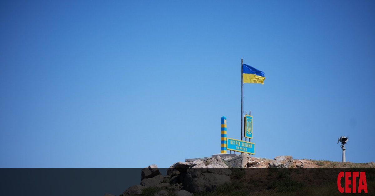 Руските военноморски сили превзеха през нощта Змийския остров в Черно