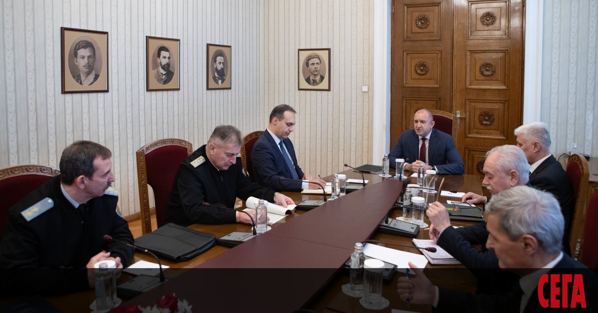 Президентът Румен Радев поиска да бъде осигурено охраната на въздушното