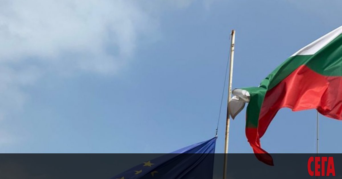 В посолството на България в Алжир е бил издигнат националният
