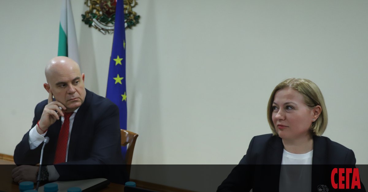 Двете предложения за уволнението на главния прокурор Иван Гешев отново