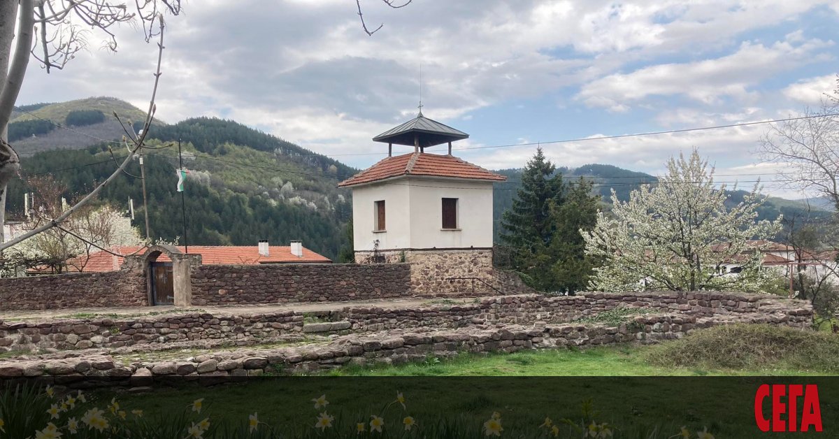 В обикновен съботен следобед Чипровци изглежда изоставено от жителите си.