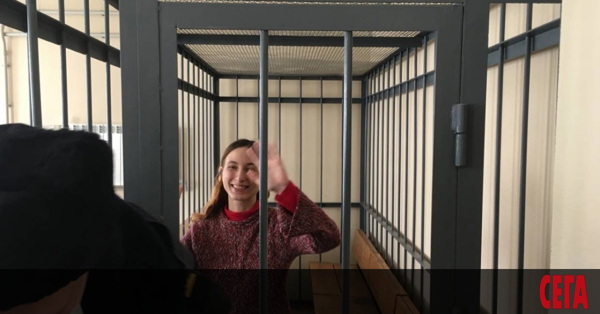 Руски съд разпореди художничката Александра Скочиленко да остане в ареста