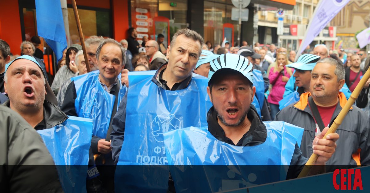 Българският протестен епос добави нова глава. Нощта роди из мъртва