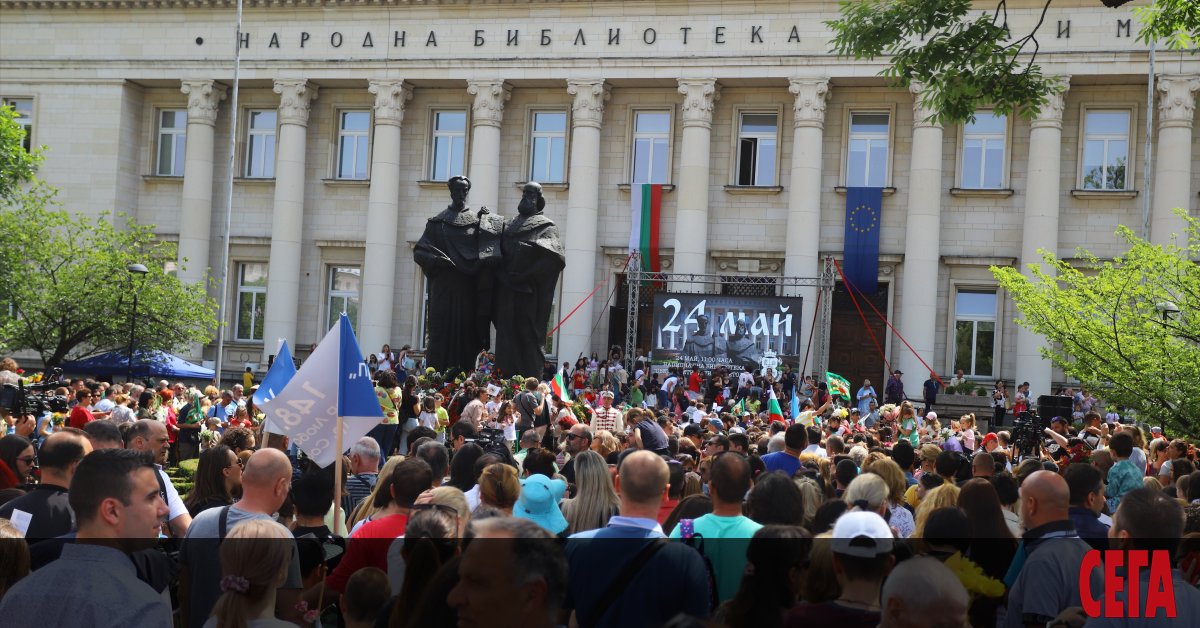 Дами и господа,Скъпи деца,Уважаеми съграждани,Нека си представим паметника и пространството