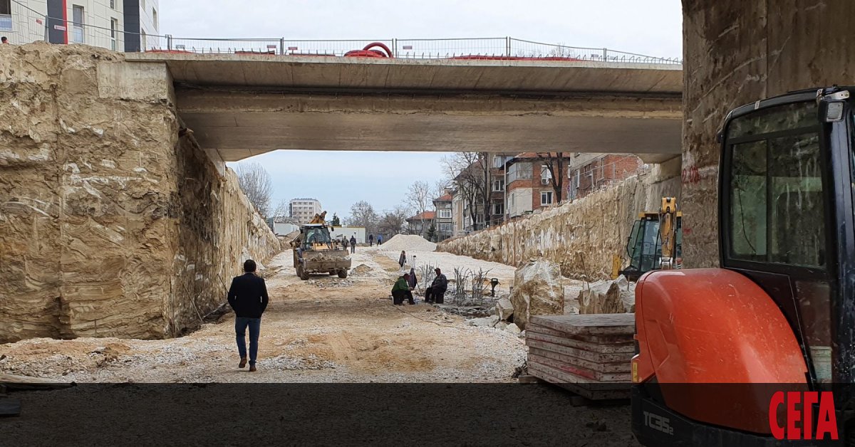 Любопитни процеси текат в Пловдив и Варна, затъмнени от международните