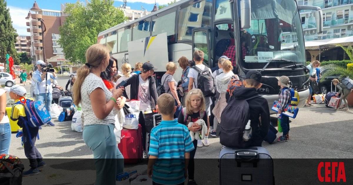 С приближаването на 31 май неразбориите за настанените в морските