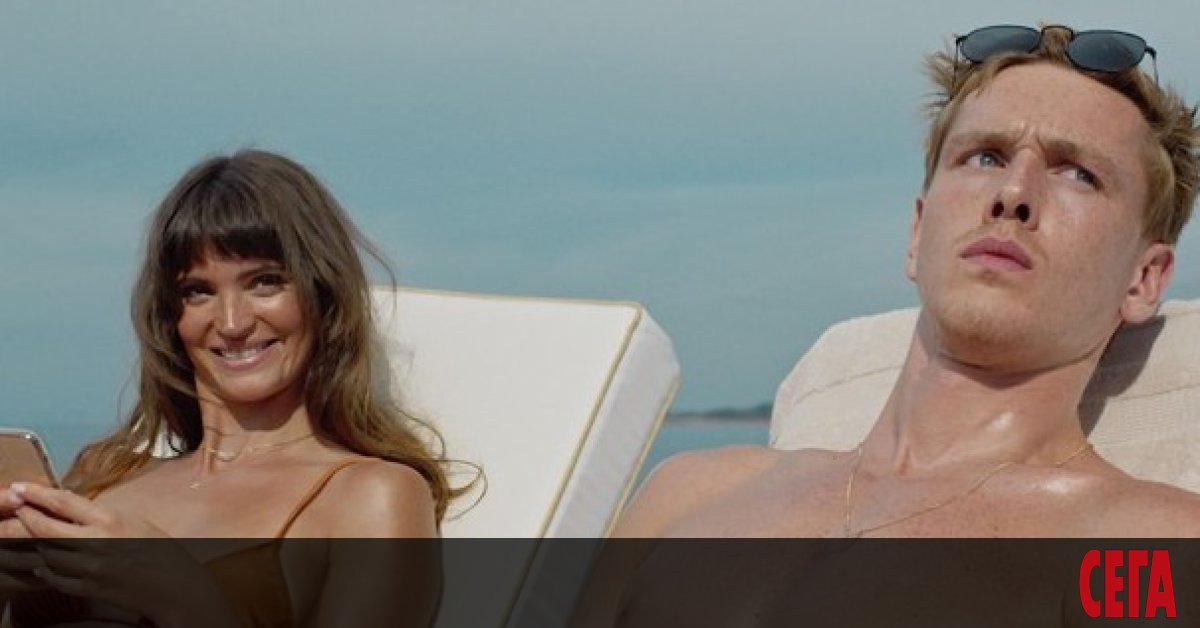 Южноафриканската актриса и модел Чарлби Дийн, изпълнила водеща роля в