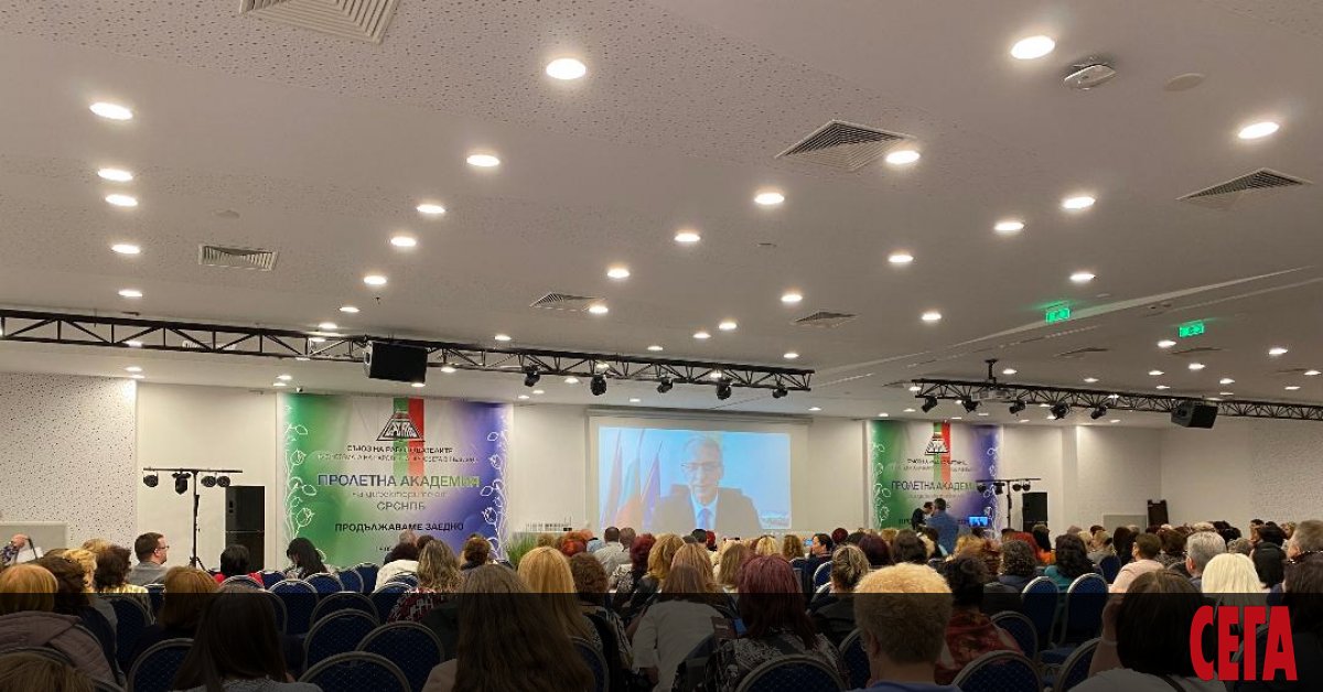 През следващата учебна година учениците от 1 до 6 клас