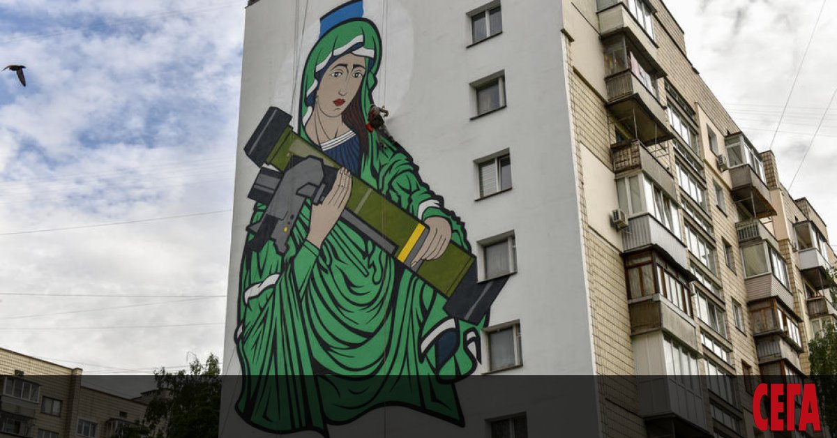 На Алеята на стенописите на ул. Авиконструктор Антонов в Киев