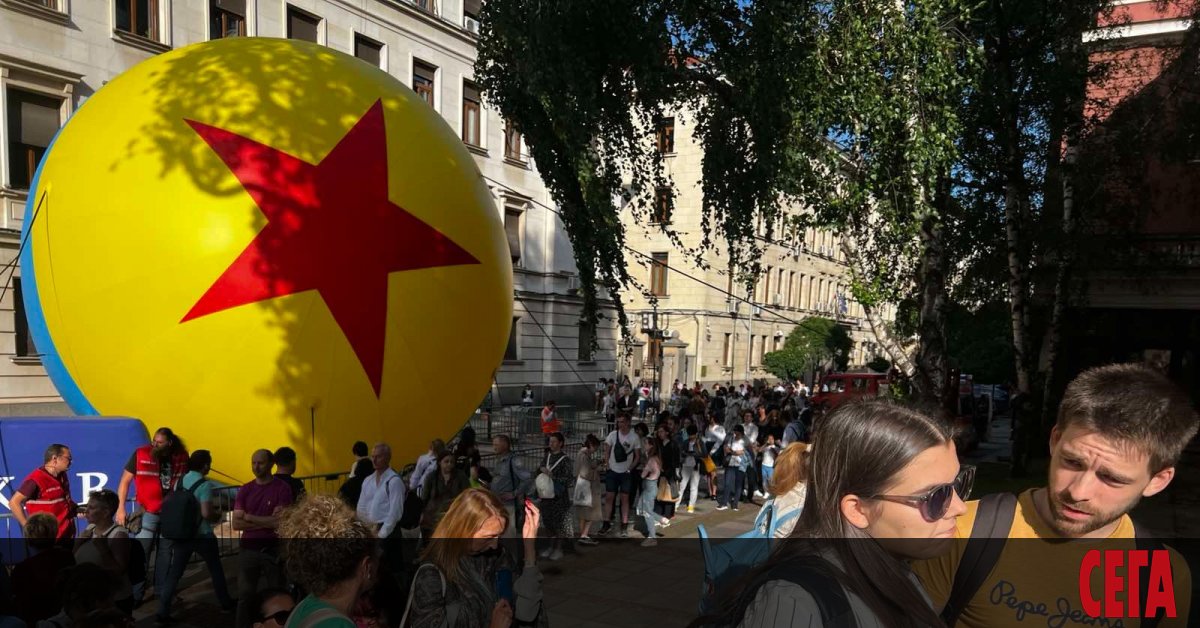 Над 3000 билета на цени от 10 лева за спектаклите