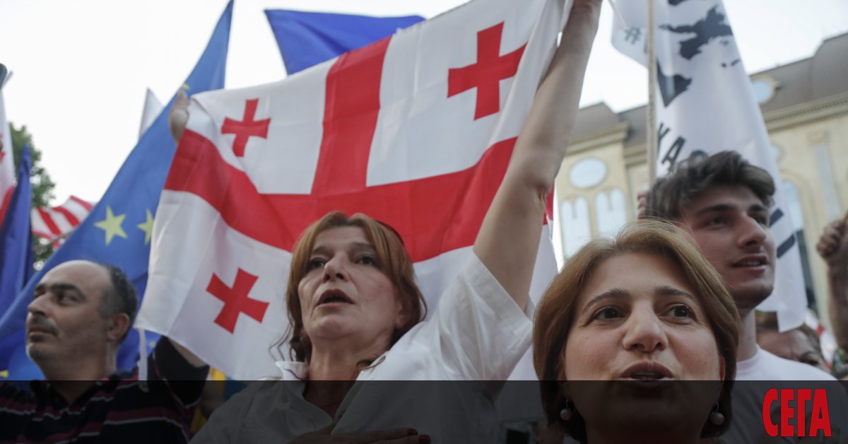 Тази вечер стотици хилидя грузинци излязоха на митинг в подкрепа на членството