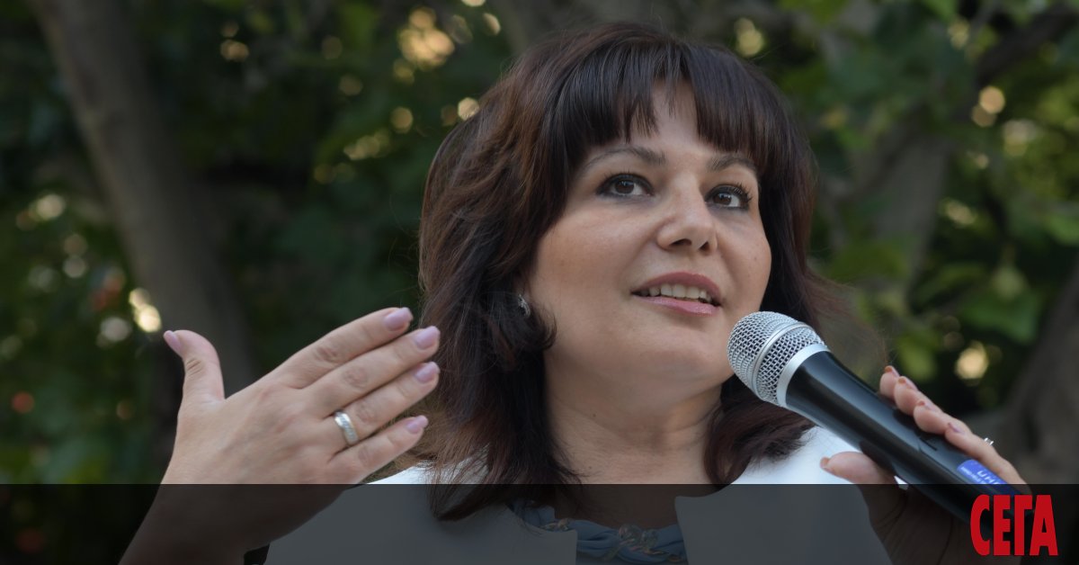 Здравната министърка в оставка Асена Сербезова е завела дело срещу