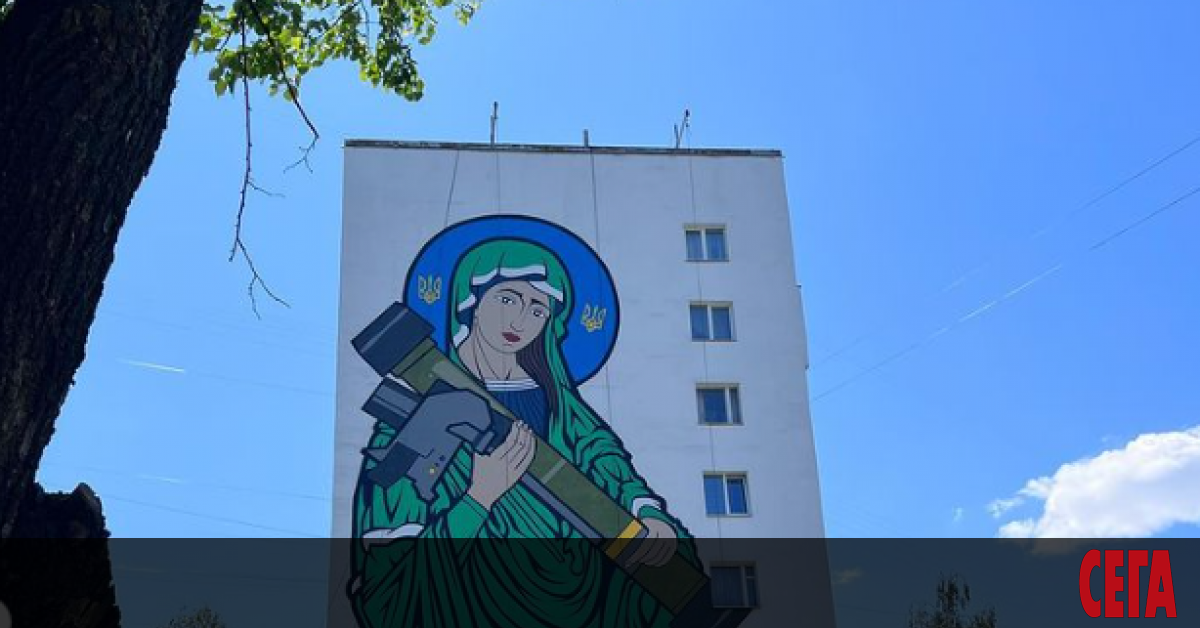 Гигантски стенопис на една от най-популярните покровителки на украинските бойци беше нарисуван
