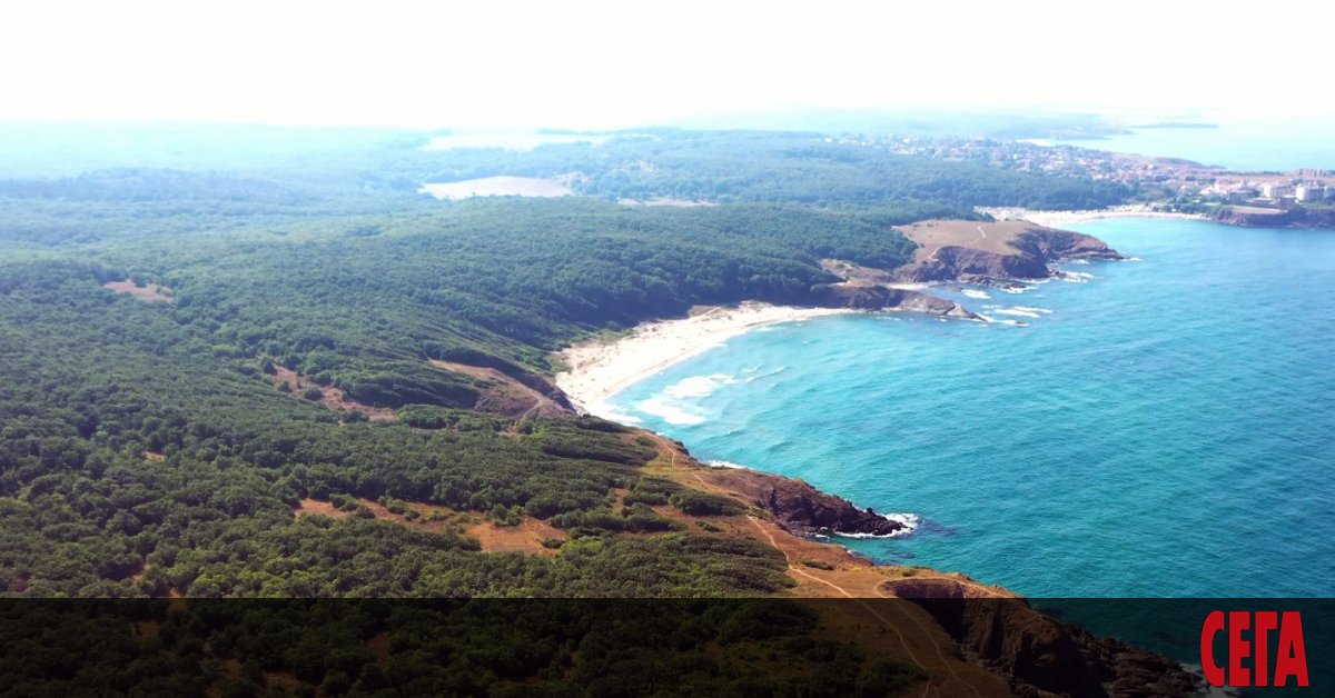 Граждански активисти от групата за защита на Синеморец и Природен