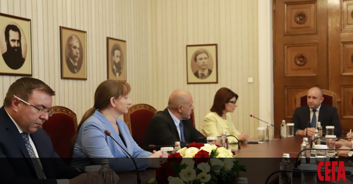Президентът Румен Радев започва консултации за съставяне на правителство с парламентарните