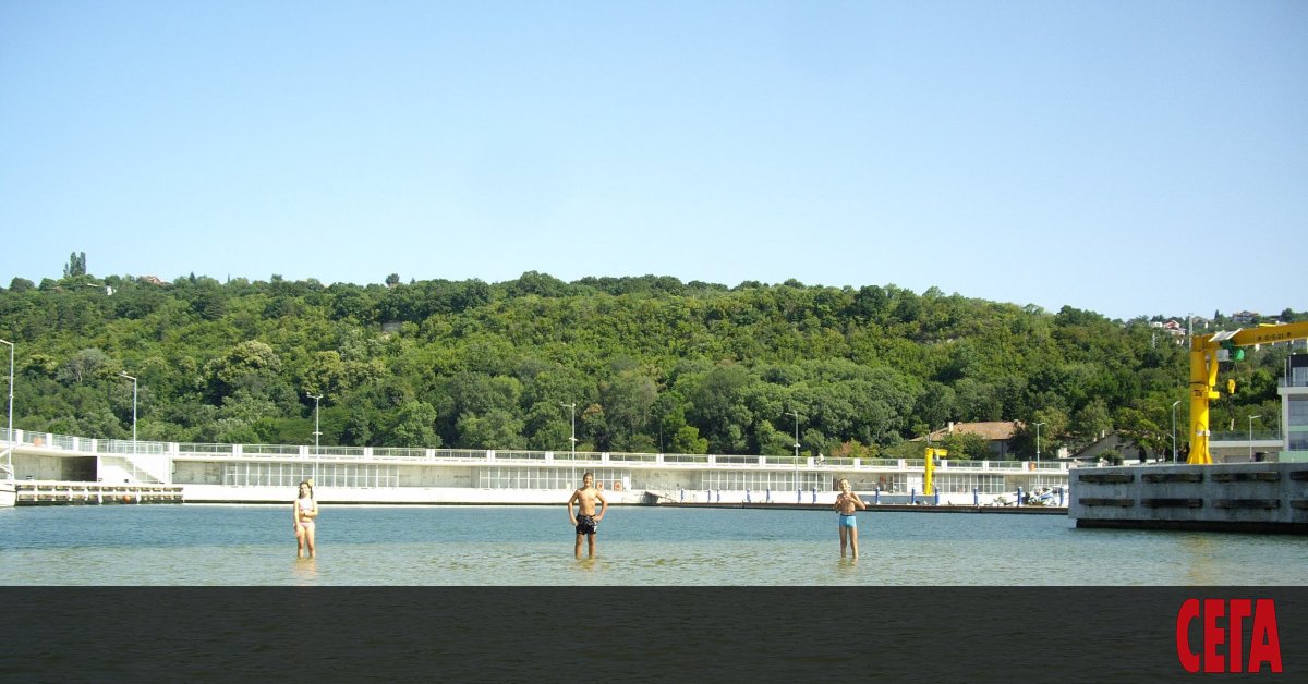 Много абсурден и много скъп сюжет се развива във Варна.