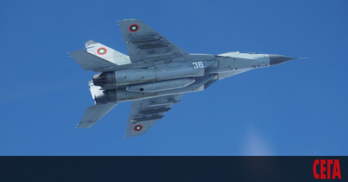 Въздушният център на НАТО е подал сигнал, че малкият учебен самолет