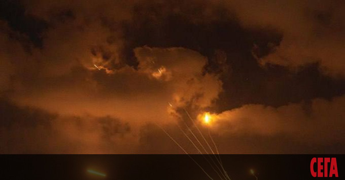 Над 100 ракети бяха изстреляни от ивицата Газа към Израел