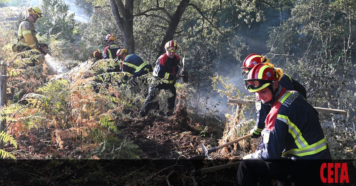 Френските пожарникари не изпускат от очи огромния пожар, който избухна в югозападната