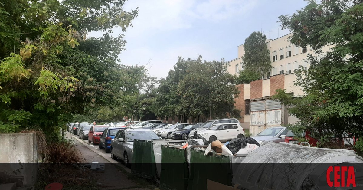 Жители на софийския квартал Младост 1 все още чакат сметосъбиращата