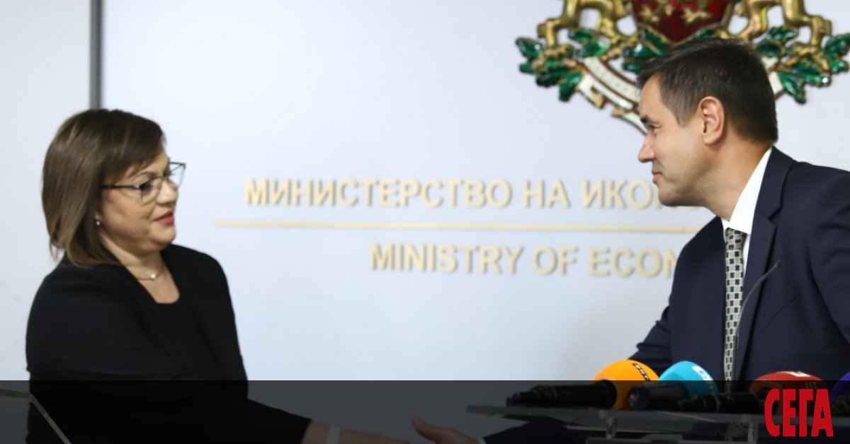 В последните дни на управлението на Корнелия Нинова като министър