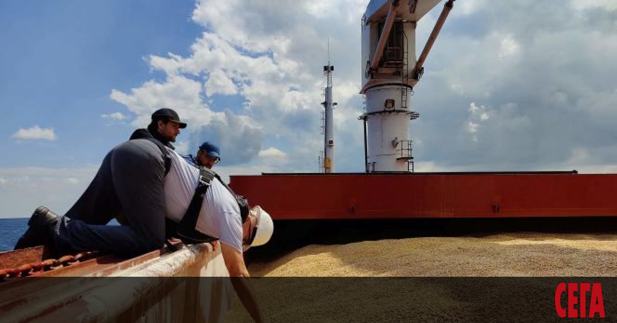 Товарният кораб Razoni, превозващ зърно от Украйна под флага на