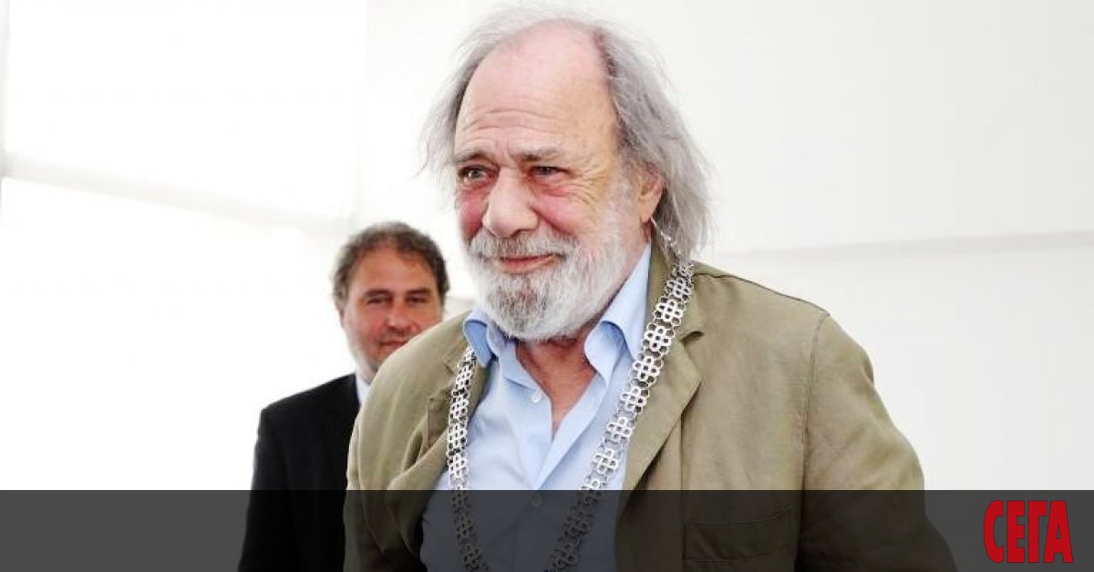 Актьорът Доси Досев, една от емблемите на бохемския Созопол, е