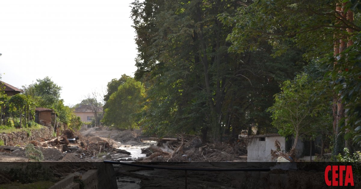 Около три седмици след началото на раздаването им представители на