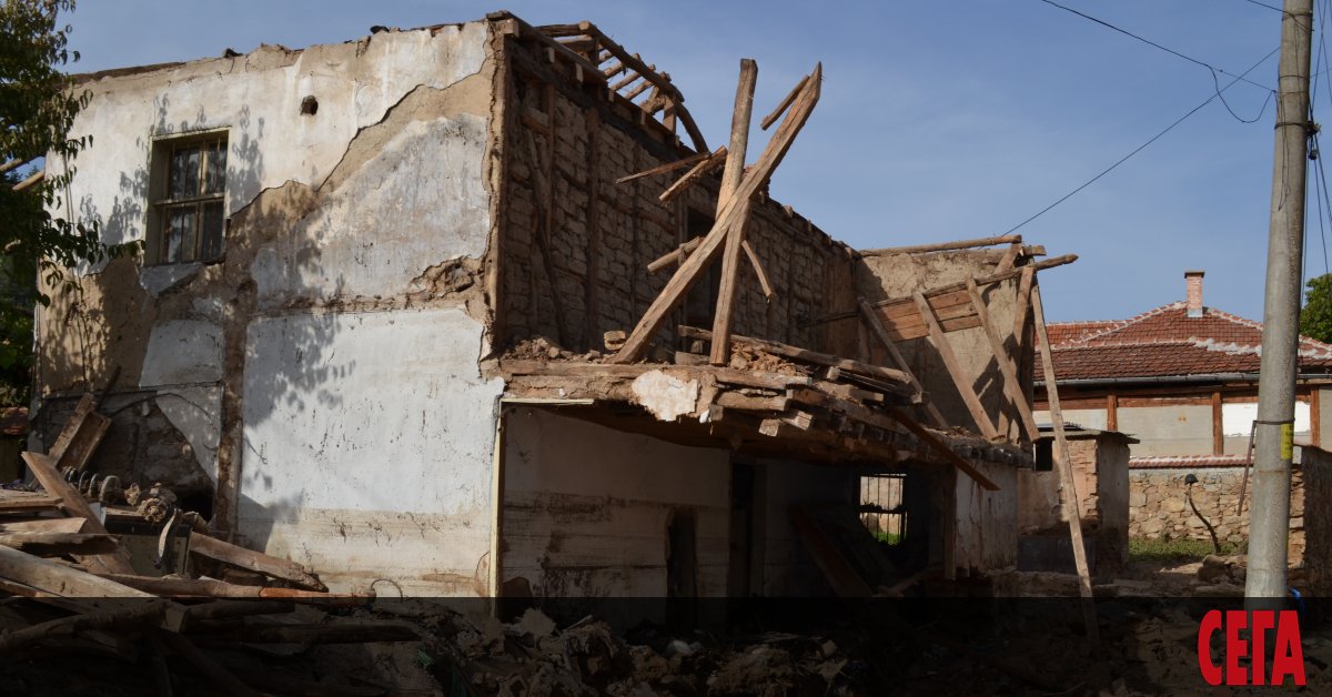 Вълна след вълна проблеми се стоварват върху пострадалите от наводнението