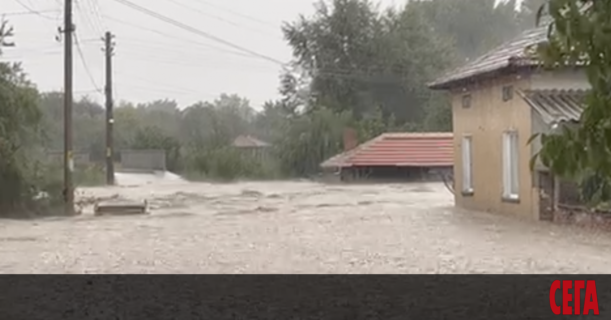 Седмица след последните наводнения селата около Карлово отново са под