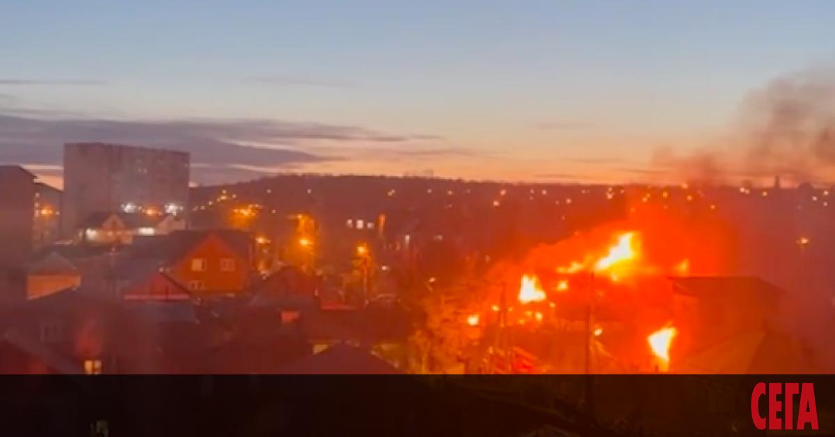 Военен самолет падна в жилищен микрорайон в Иркутск, съобщи РИА