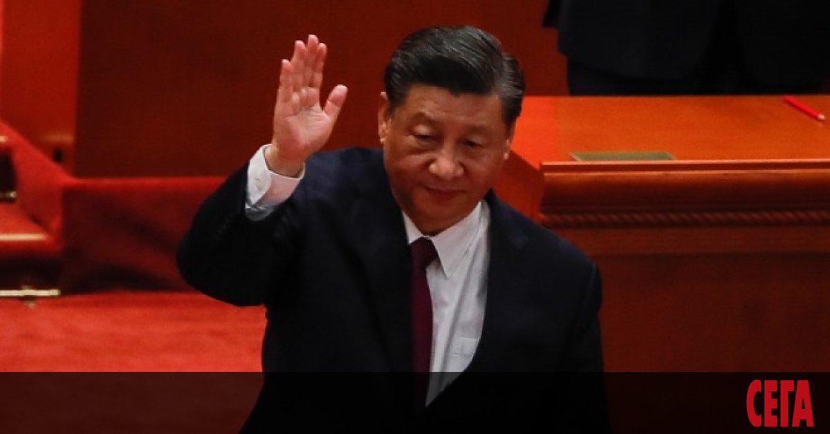 Китайският президент Си Дзинпин приветства управлението на Комунистическата партия и