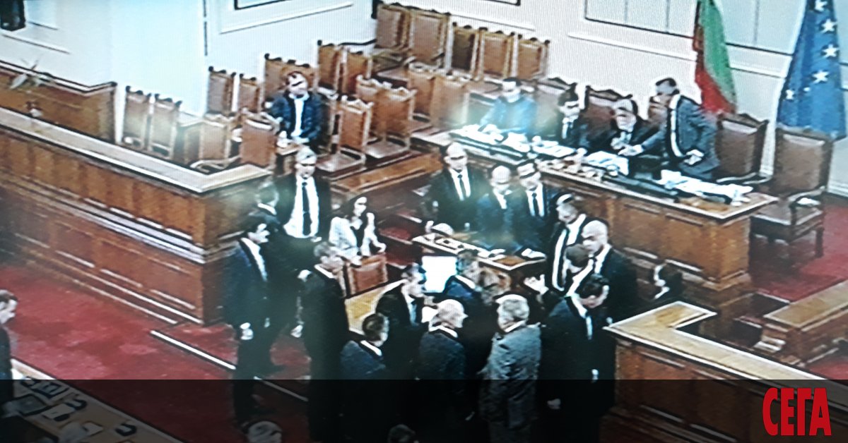 И в 48-ото Народно събрание започнаха срамните сцени, които бяха