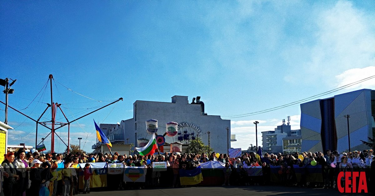 Хиляди украински бежанци протестират днес на различни места в страната