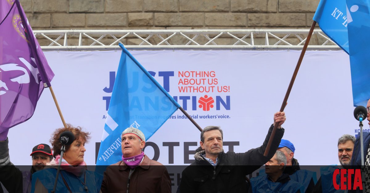 Към проточилите се ремонти в центъра на София утре ще