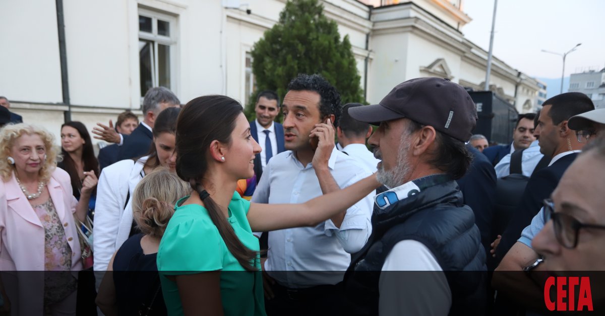 Протест срещу прокараните от ГЕРБ, БСП и ДПС през правната