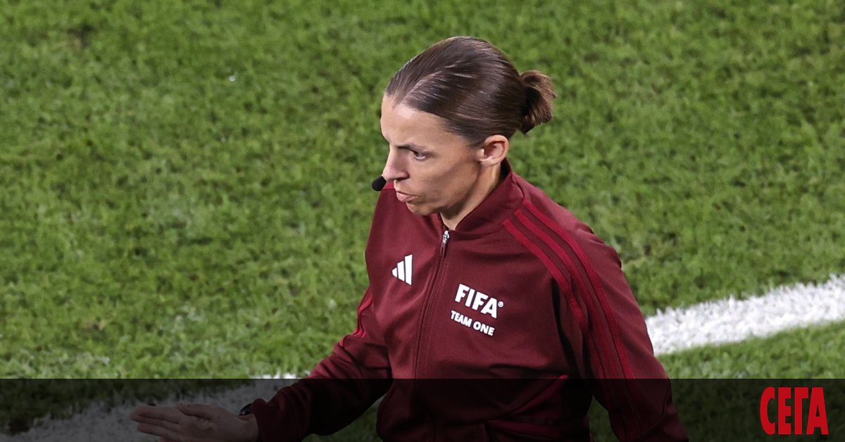 Стефани Фрапар ще бъде първата жена, която ръководи мач на