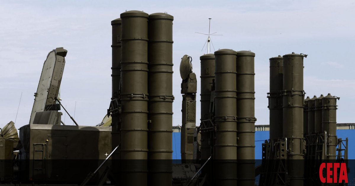 Руските зенитно-ракетни системи (ЗРК) С-400 Триумф са готови за използване