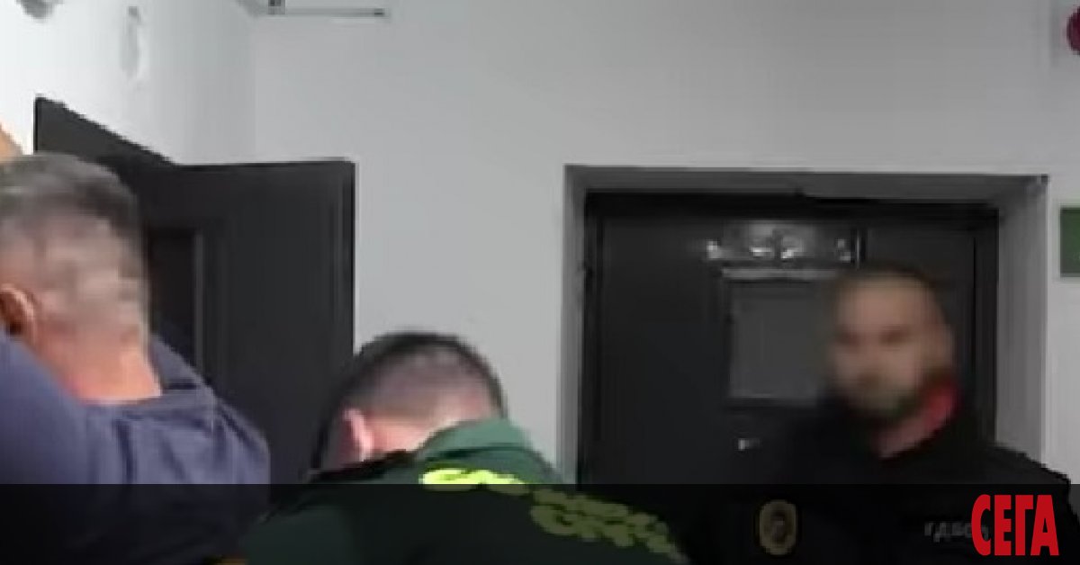 Двама българи са задържани в Испания при международната операция на